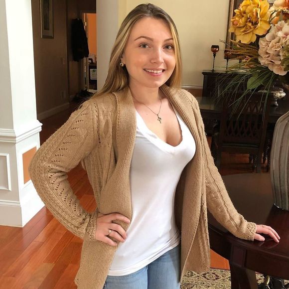 Meet your Posher, Taylor aka sister t - Picture 1 of 5